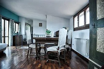 Hotel Florentia Suites