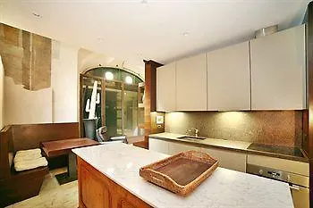 Florentia Suites *