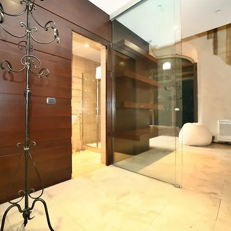 Florentia Suites *