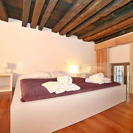 Florentia Suites *